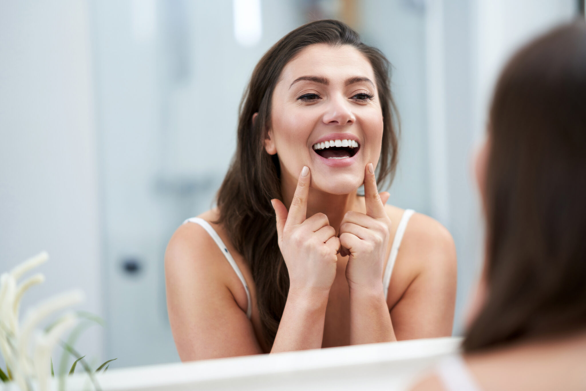 How Long Do Veneers Last? Signs It’s Time to Replace Them